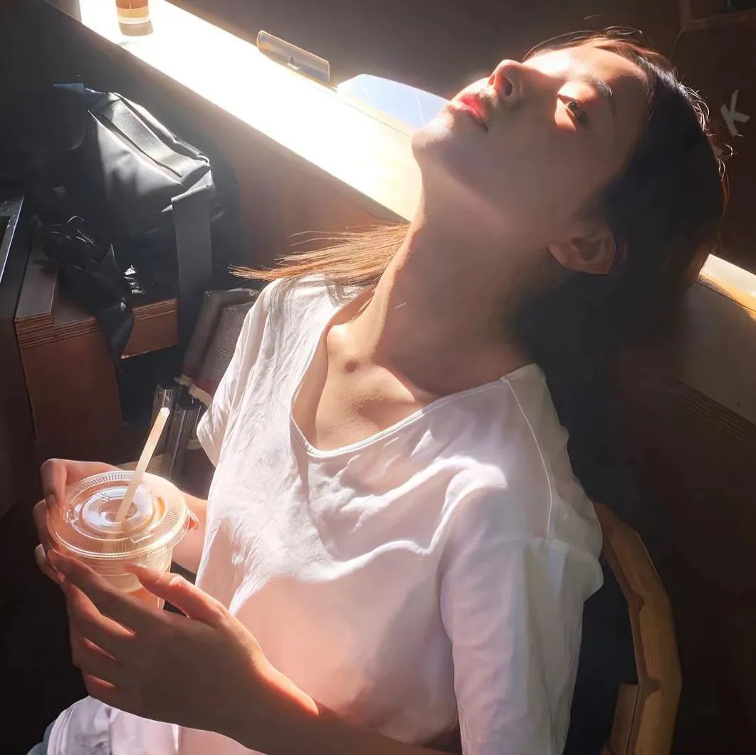 薄爷他父凭子贵啦